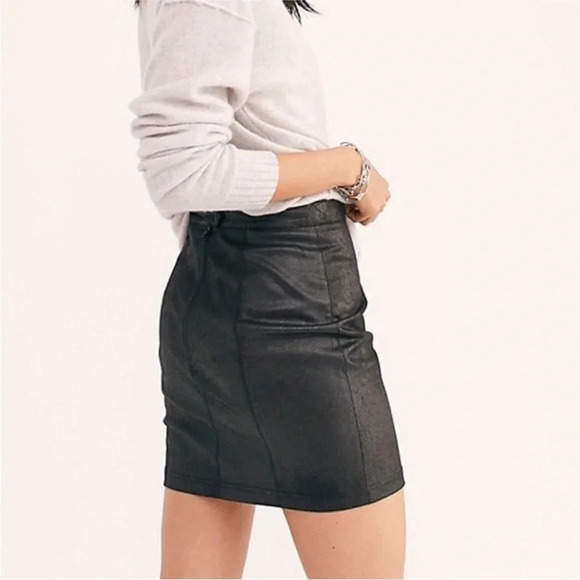 FREE PEOPLE Black Ruched Faux Leather Mini Skirt NWT - Picture 2 of 8